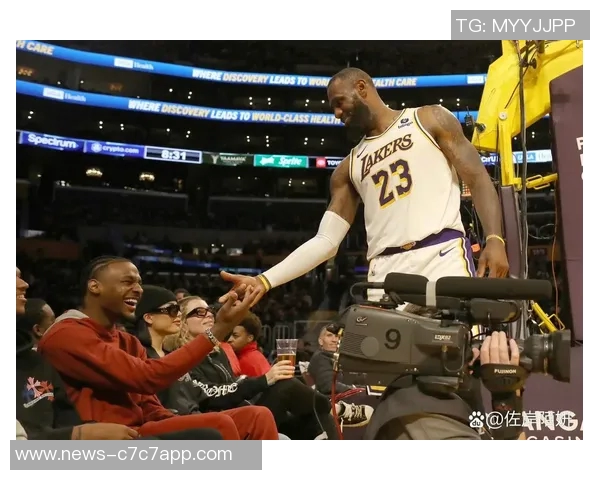 詹姆斯坚持训练与信念并肩作战期待重返赛场的坚定决心 詹姆斯坚持训练与信念并肩作战期待重返赛场的坚定决心