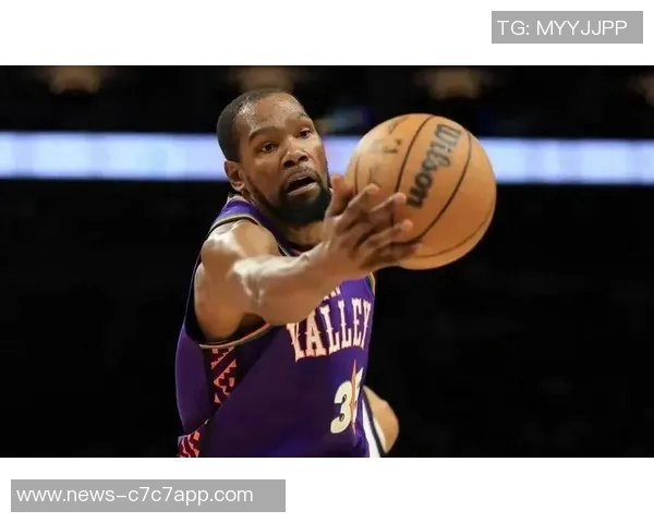 杜兰特状态低迷14投仅5中仅得13分7篮板表现令人失望 杜兰特状态低迷14投仅5中仅得13分7篮板表现令人失望