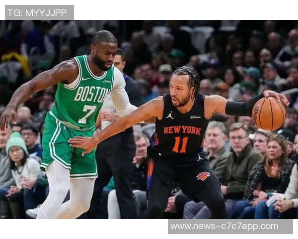 杰伦布朗次节火力全开狂砍18分半场14投9中斩获22分助攻与抢断表现出色 杰伦布朗次节火力全开狂砍18分半场14投9中斩获22分助攻与抢断表现出色